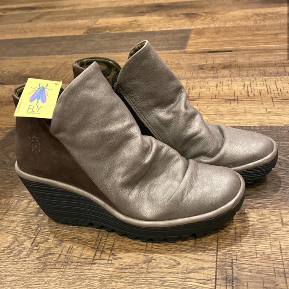NWT Fly London 2.5 inch Wedge Booty